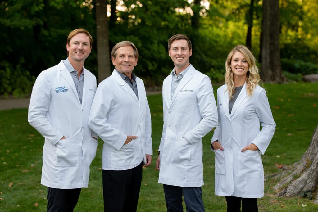 Medical White Coat Manufacturer (1)